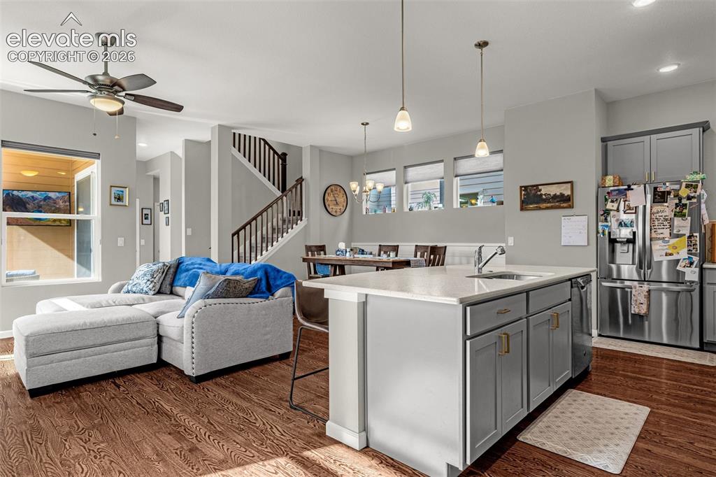 Image 9 of 50: Kitchen