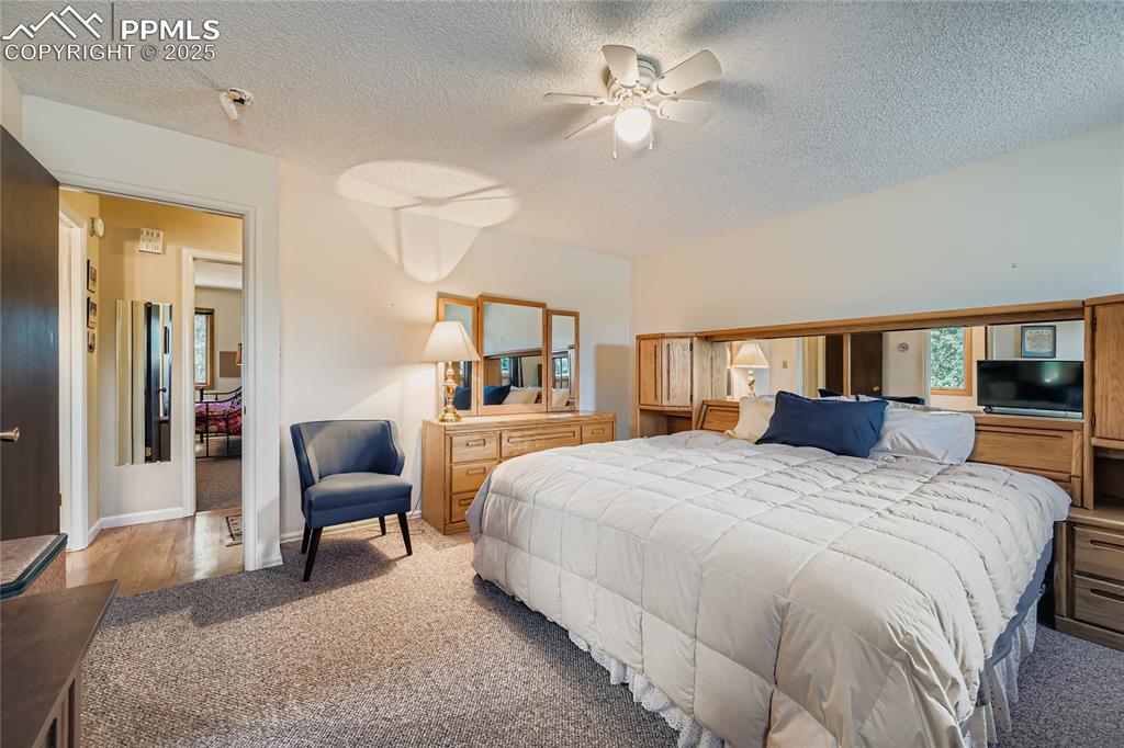 Image 10 of 35: Bedroom