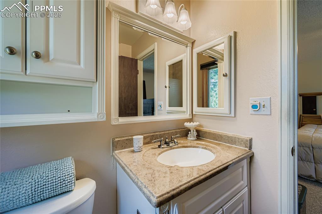 Image 11 of 35: Bathroom