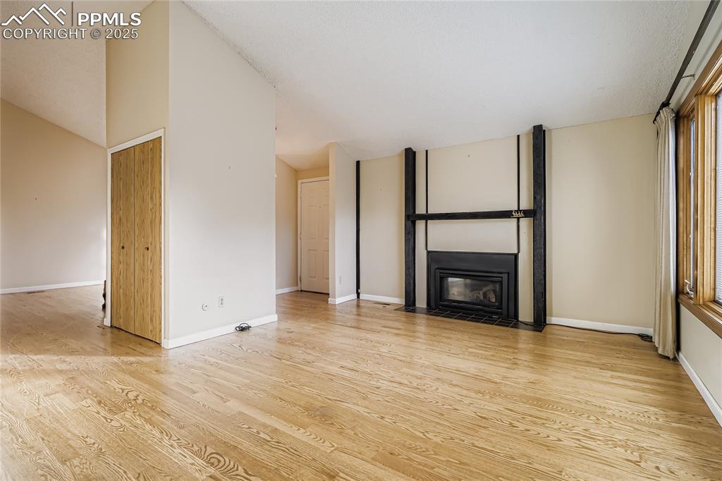 Image 4 of 35: Living Room