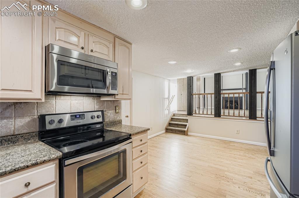 Image 6 of 35: Kitchen