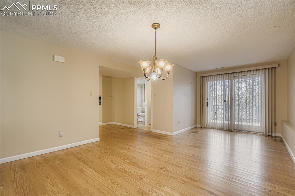 Image 7 of 35: Dining Room