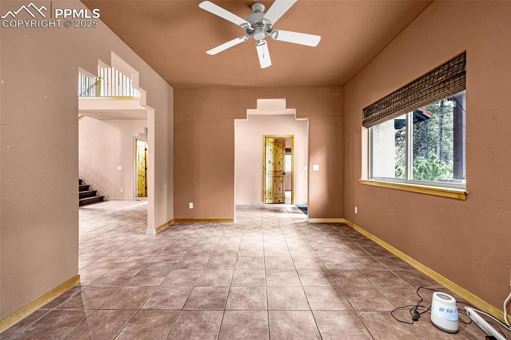 Image 13 of 41: Dining Room