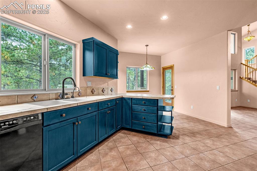 Image 9 of 41: Kitchen