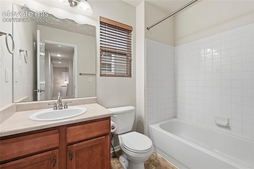 Image 21 of 28: Bathroom