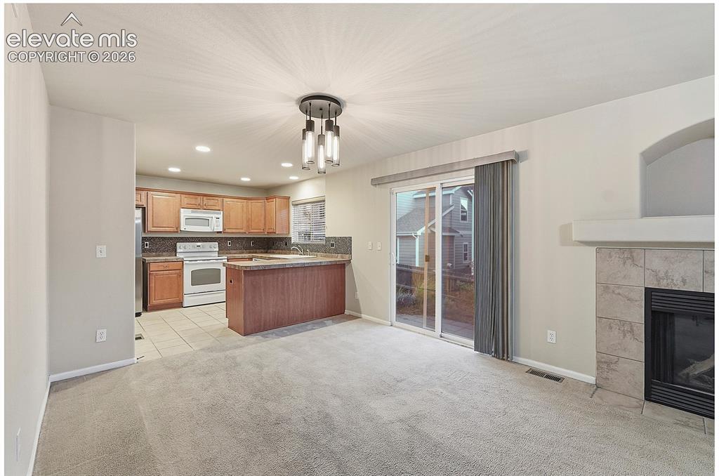 Image 9 of 28: Kitchen