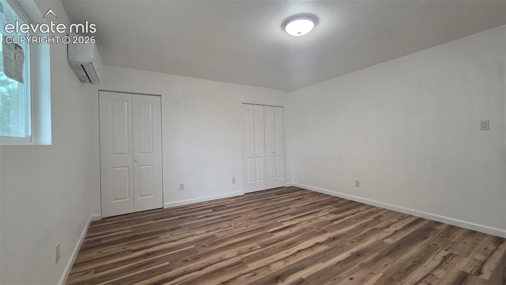Image 11 of 23: Bedroom