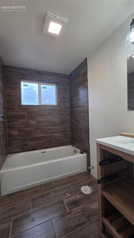 Image 14 of 23: Bathroom