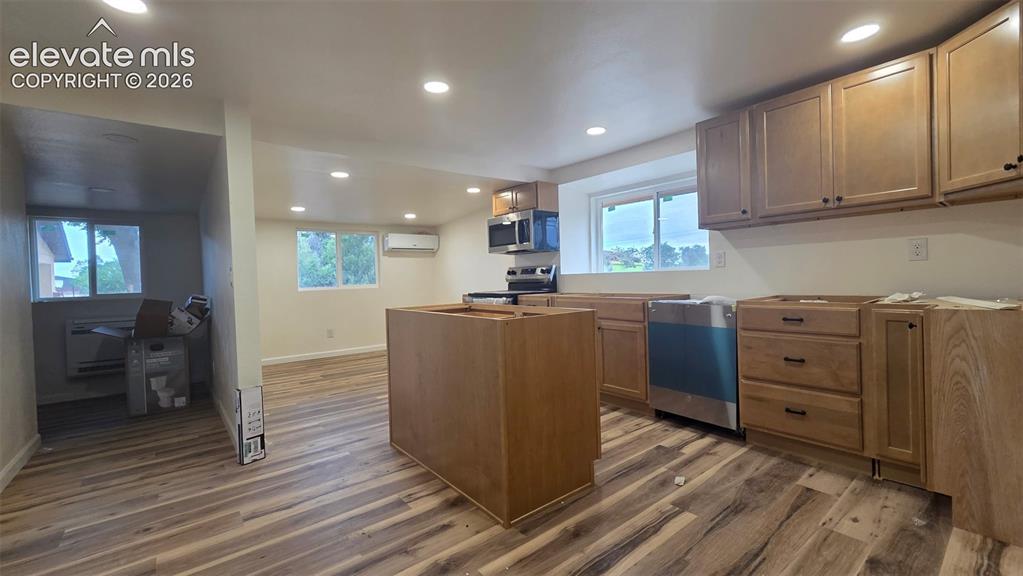 Image 7 of 23: Kitchen