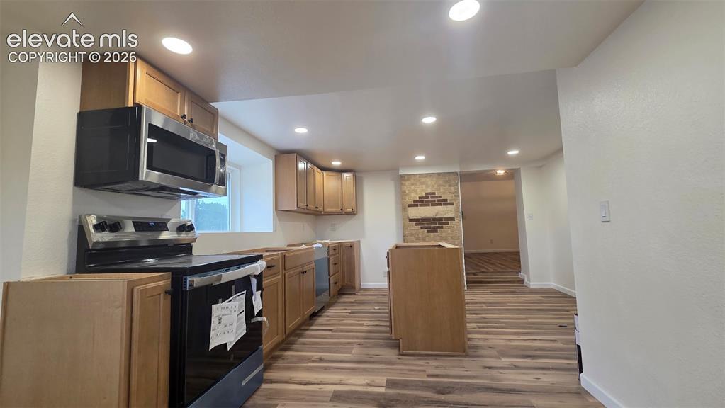 Image 8 of 23: Kitchen