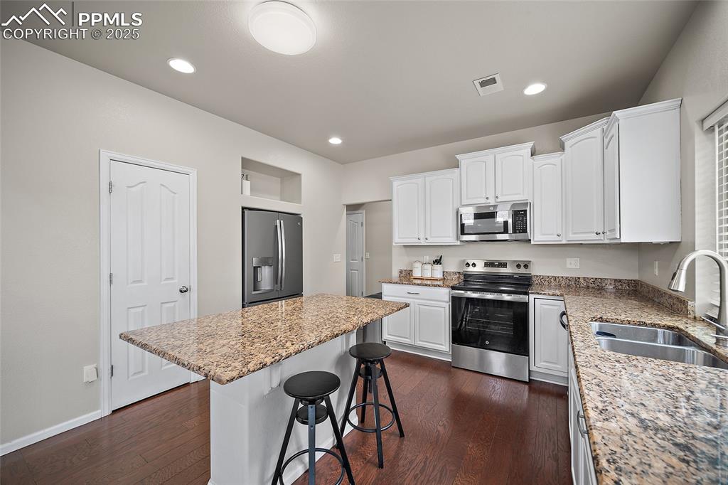 Image 5 of 49: Kitchen