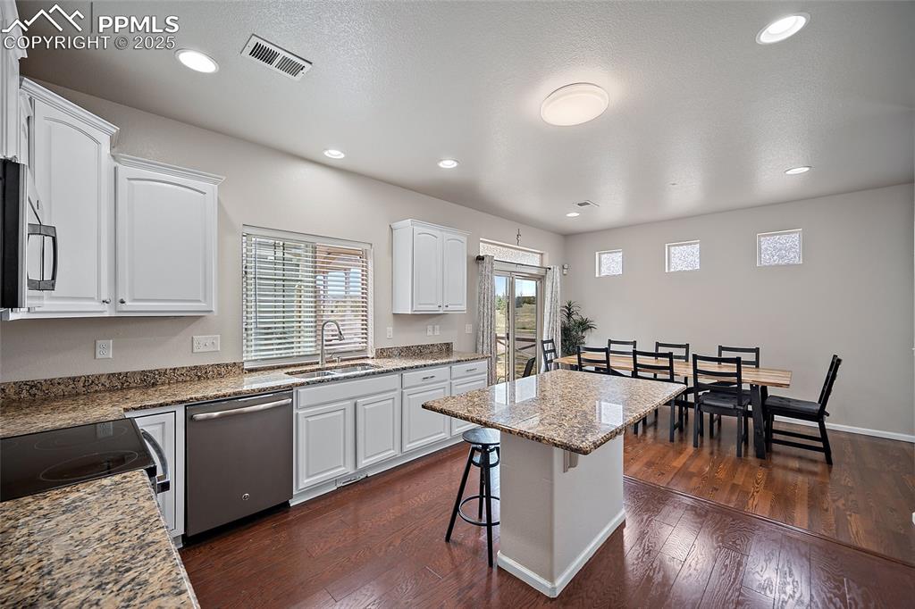 Image 6 of 49: Kitchen