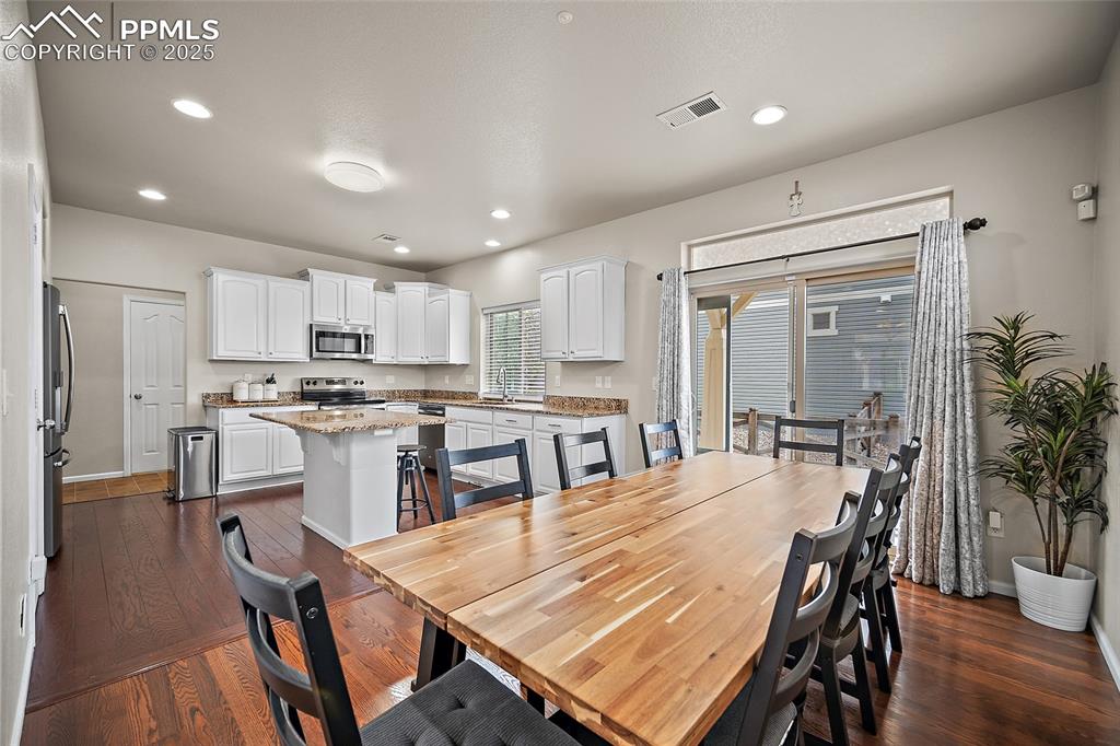 Image 8 of 49: Dining Area