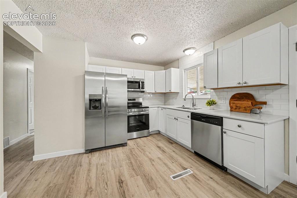Image 8 of 19: Kitchen