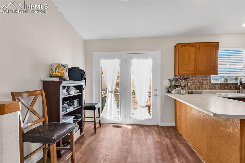 Image 13 of 39: Dining Area