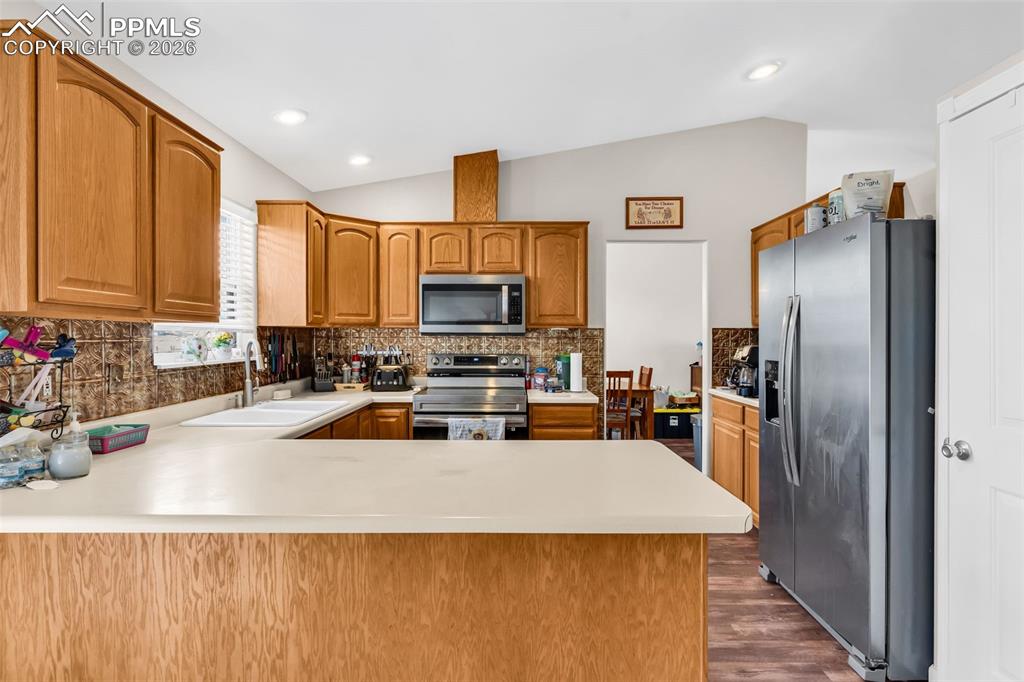 Image 15 of 39: Kitchen