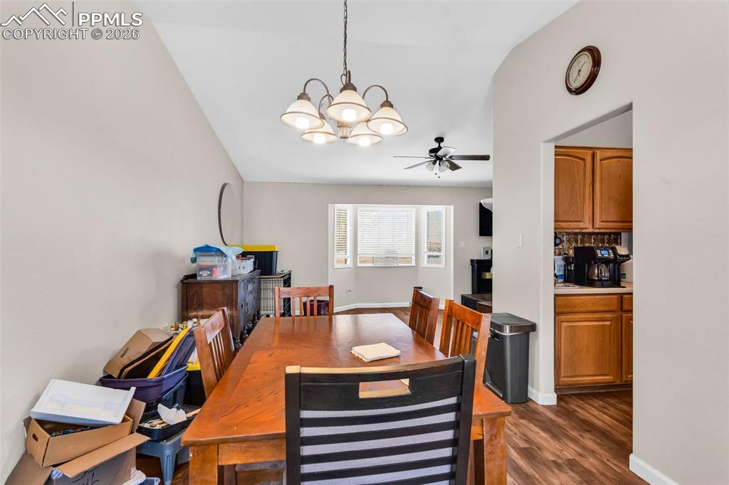 Image 19 of 39: Dining Area