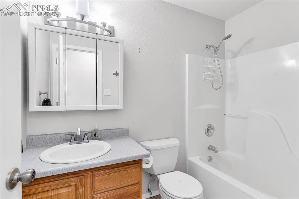 Image 20 of 39: Bathroom