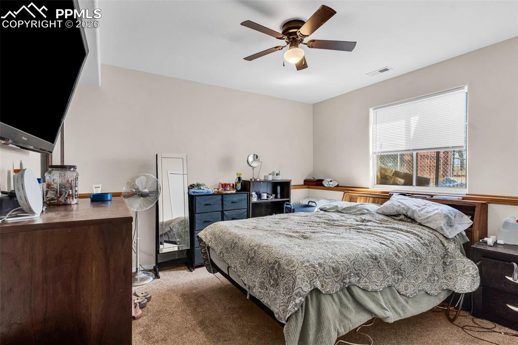 Image 32 of 39: Bedroom