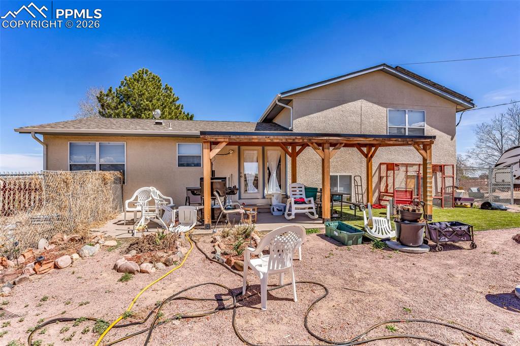 Image 35 of 39: Back of Structure