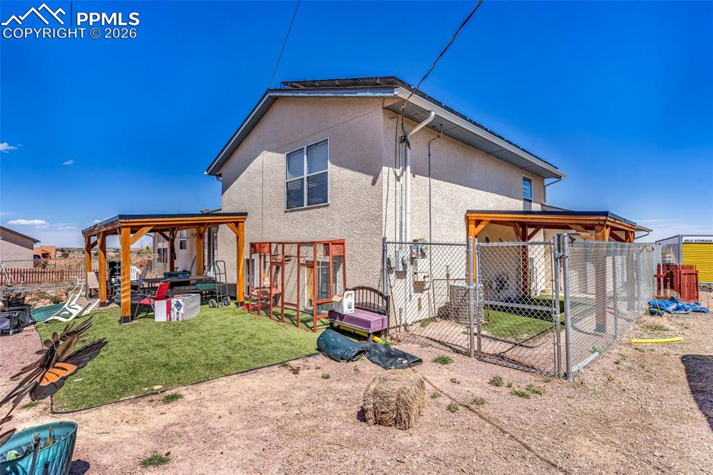 Image 36 of 39: Back of Structure