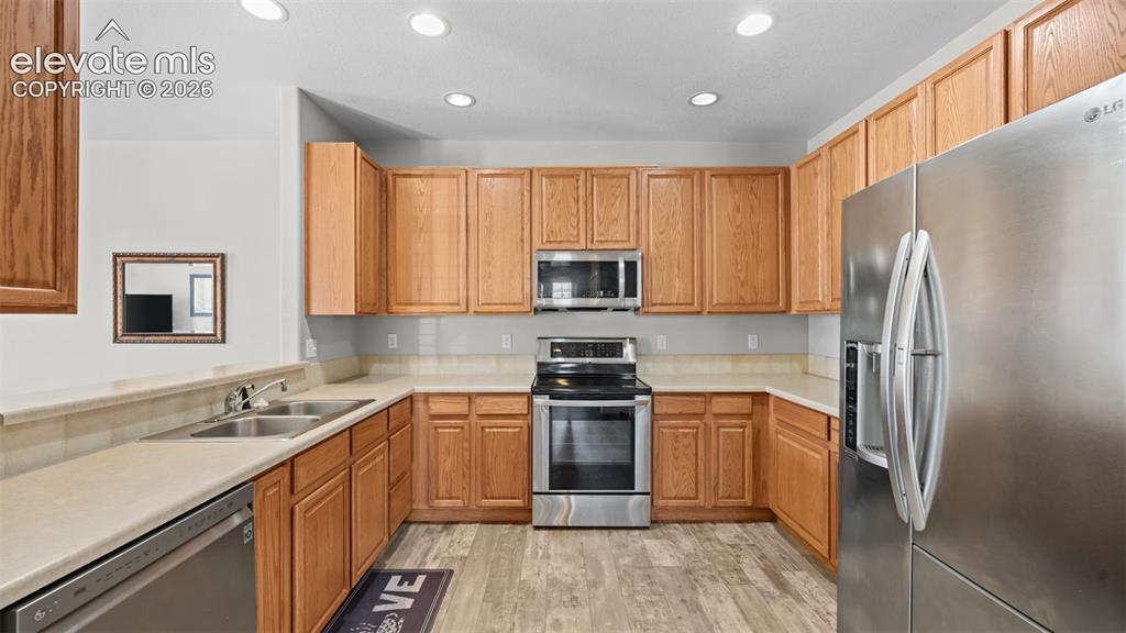 Image 11 of 31: Kitchen