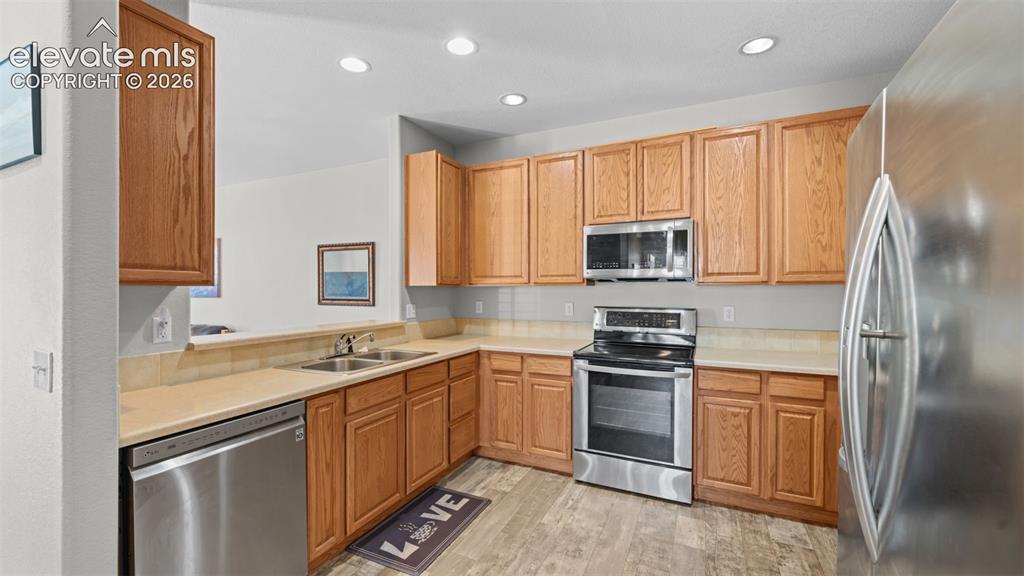 Image 12 of 31: Kitchen