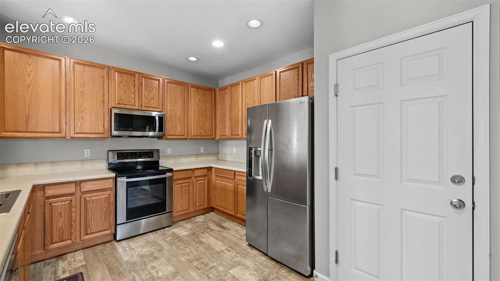 Image 13 of 31: Kitchen