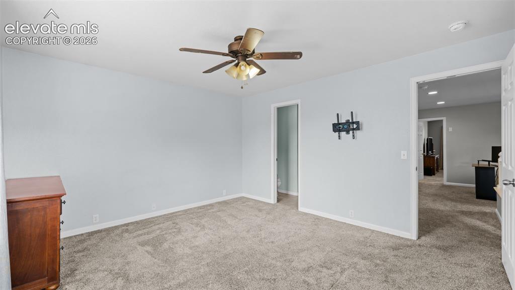 Image 16 of 31: Bedroom
