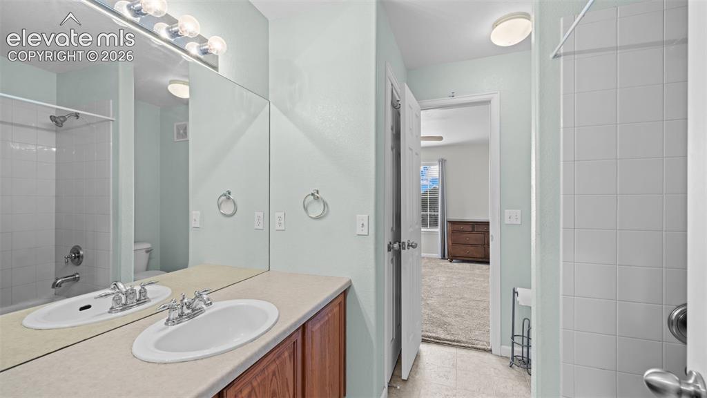 Image 19 of 31: Bathroom