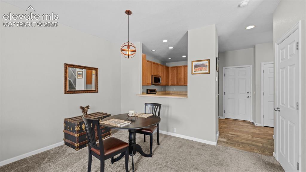 Image 7 of 31: Dining Area