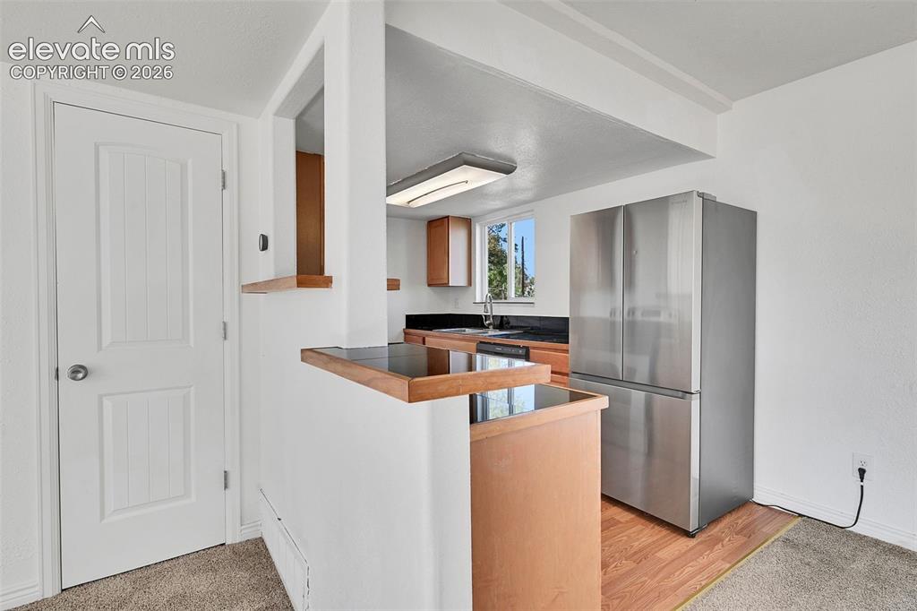 Image 11 of 25: Kitchen