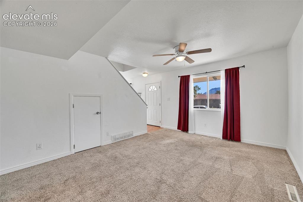 Image 14 of 25: Living Room