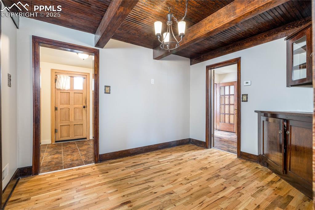 Image 11 of 33: Dining Room