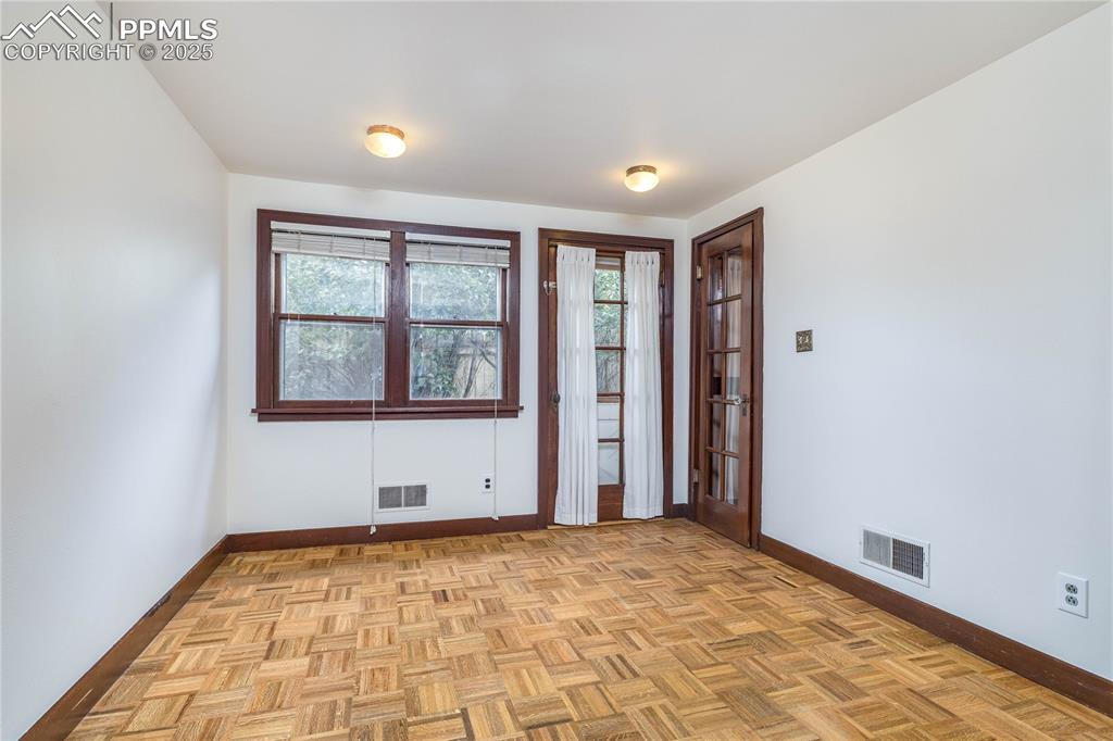 Image 12 of 33: Bedroom