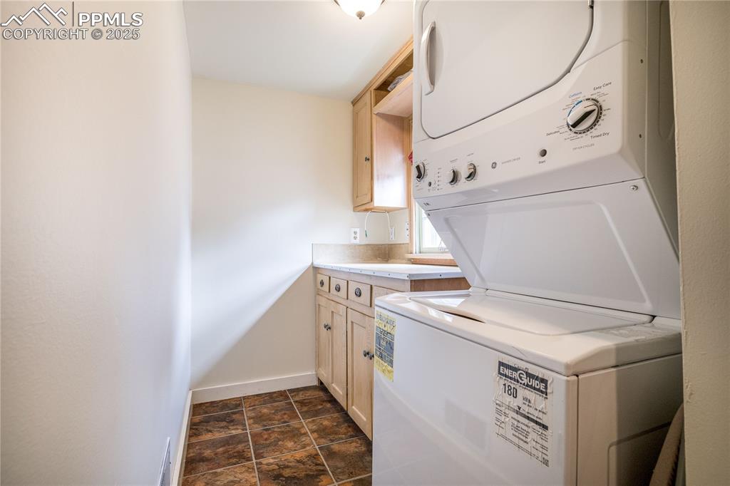 Image 17 of 33: Laundry