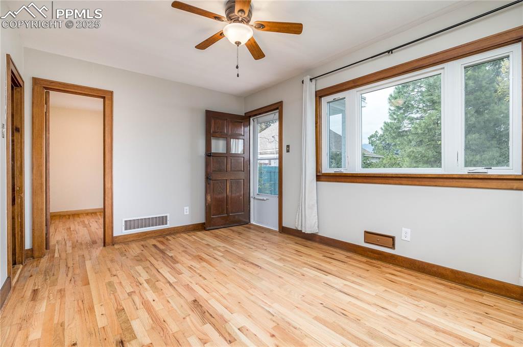 Image 4 of 33: Living Room