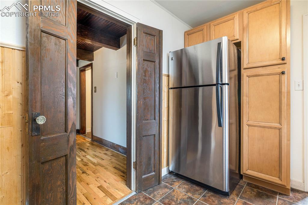 Image 6 of 33: Kitchen