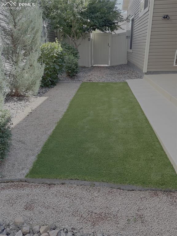 Image 26 of 29: Yard