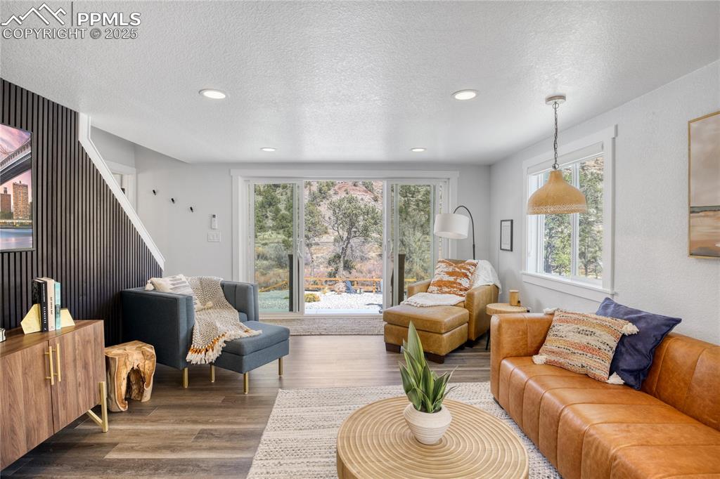 Image 14 of 50: Living Room