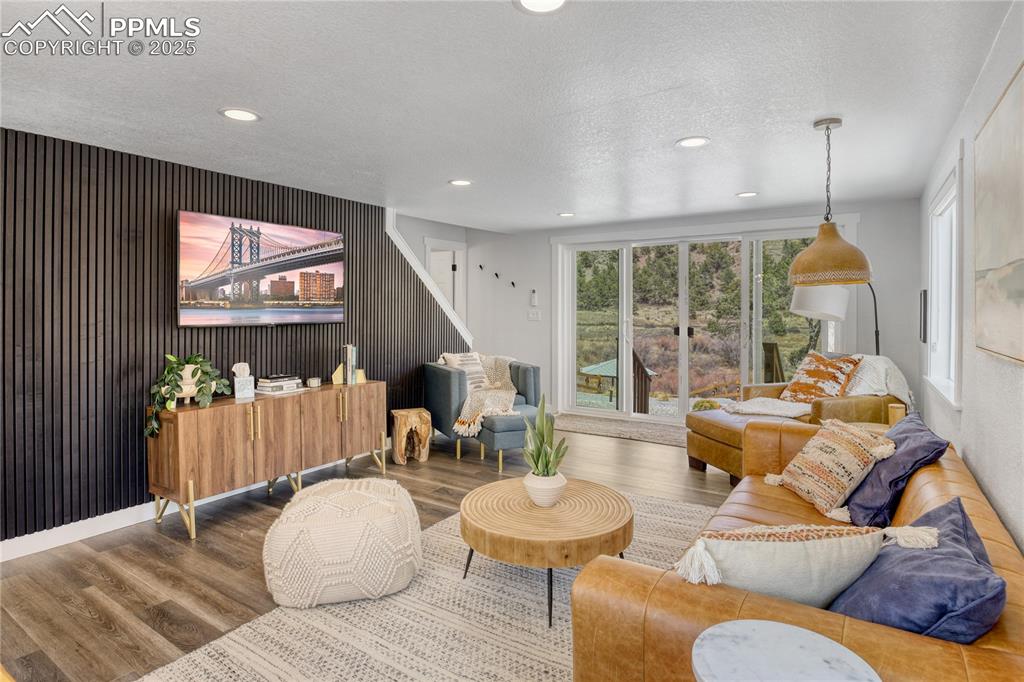 Image 16 of 50: Living Room