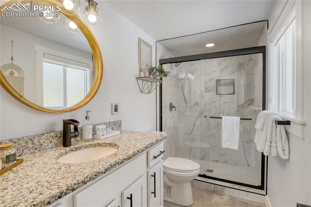 Image 20 of 50: Bathroom