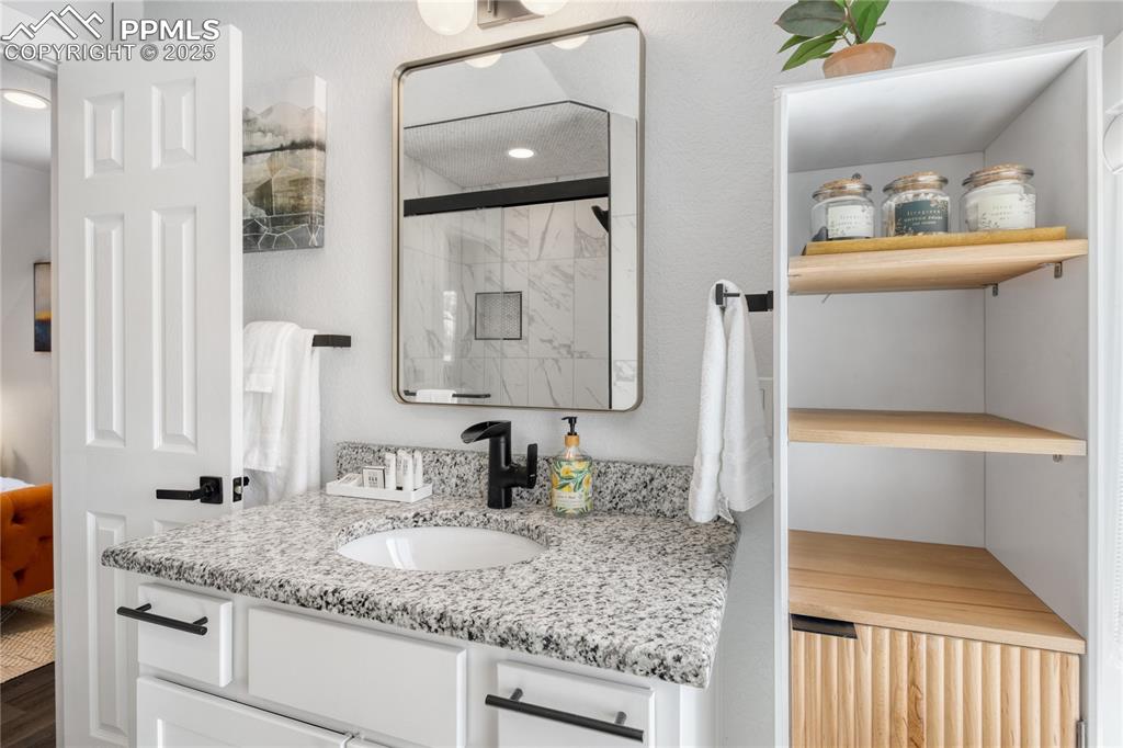 Image 25 of 50: Bathroom