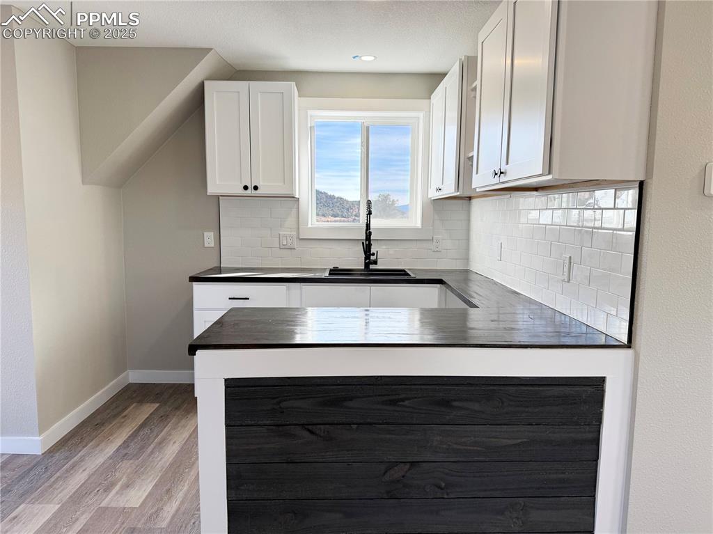 Image 34 of 50: Kitchen