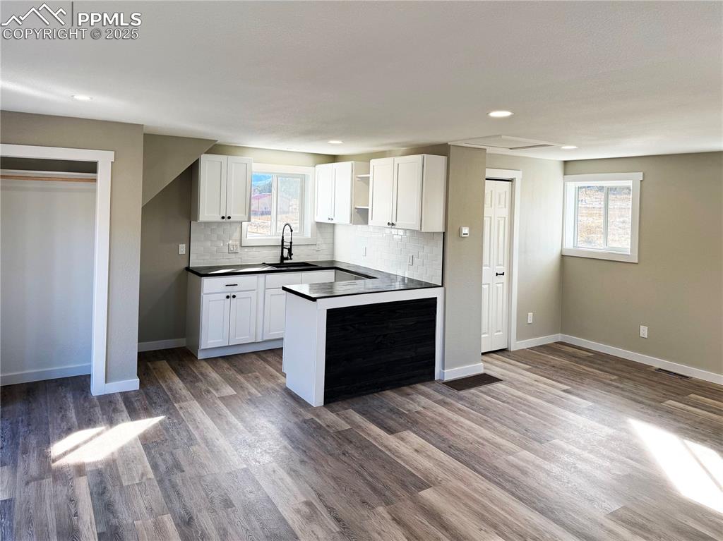 Image 35 of 50: Kitchen