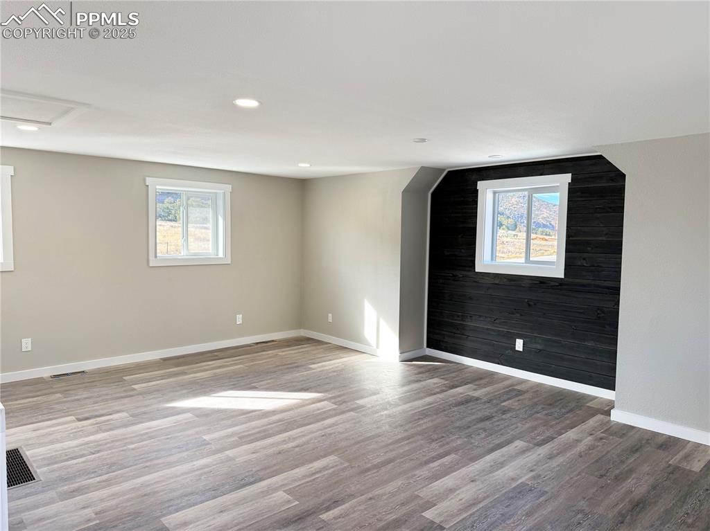 Image 38 of 50: Bonus Room