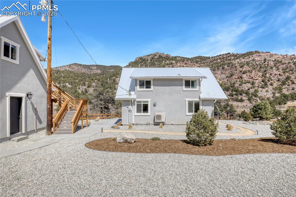 Image 4 of 50: Back of Structure