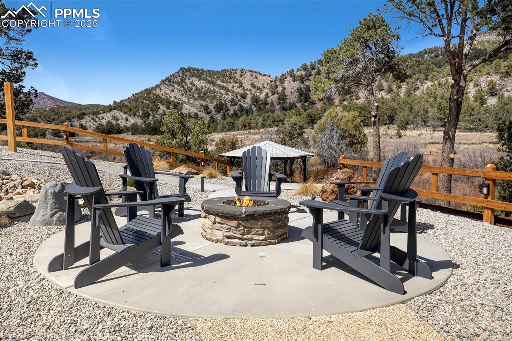 Image 7 of 50: Patio