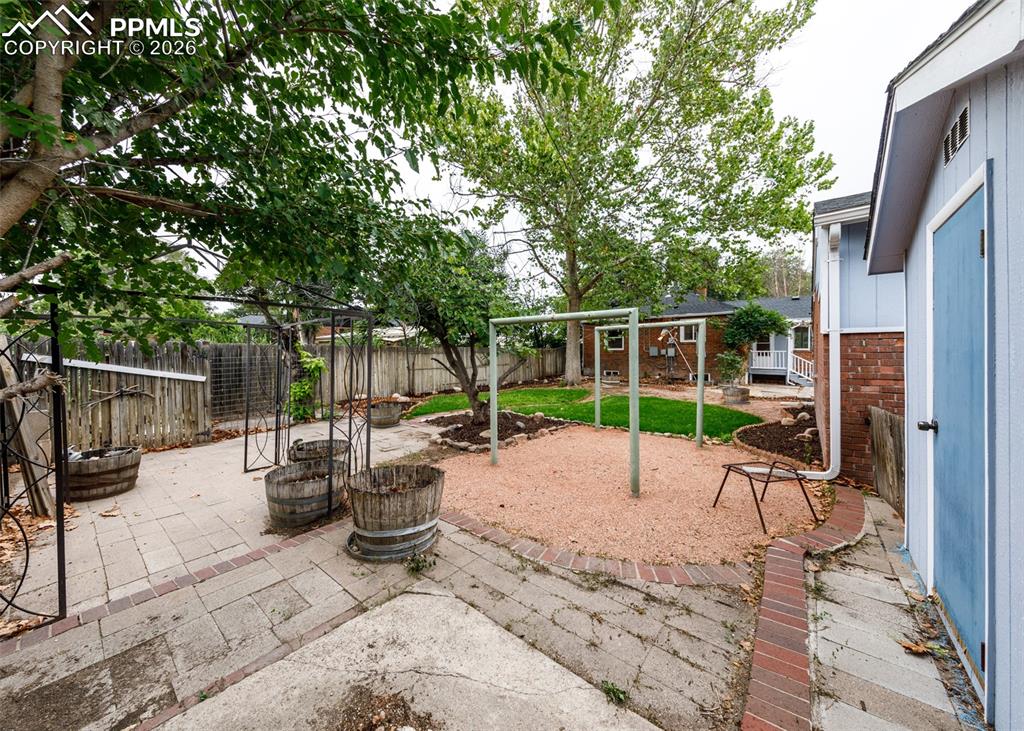 Image 15 of 15: Patio