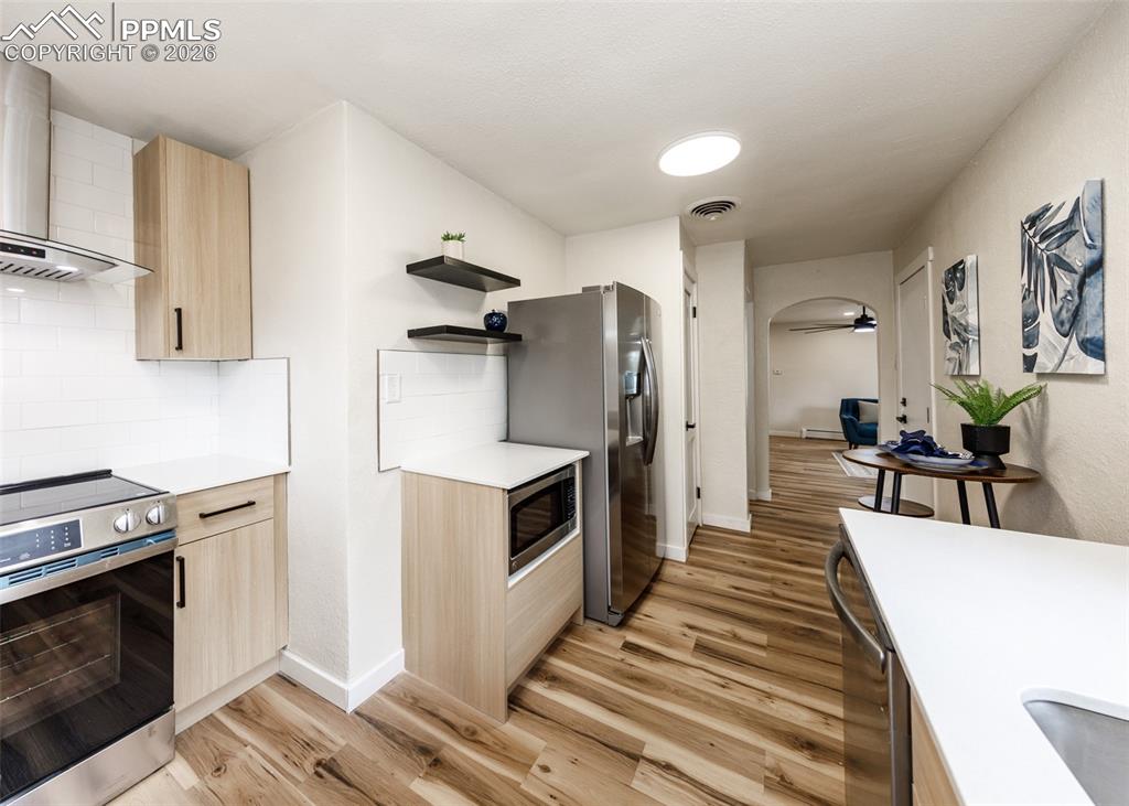 Image 19 of 50: Kitchen